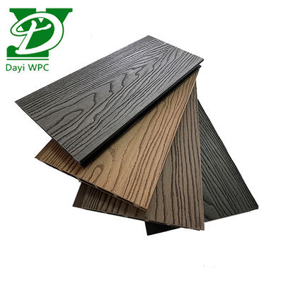 현대적인 정원, 풍부한 색상과 패턴의 WPC 펜스, 내구성이 뛰어나고 내후성